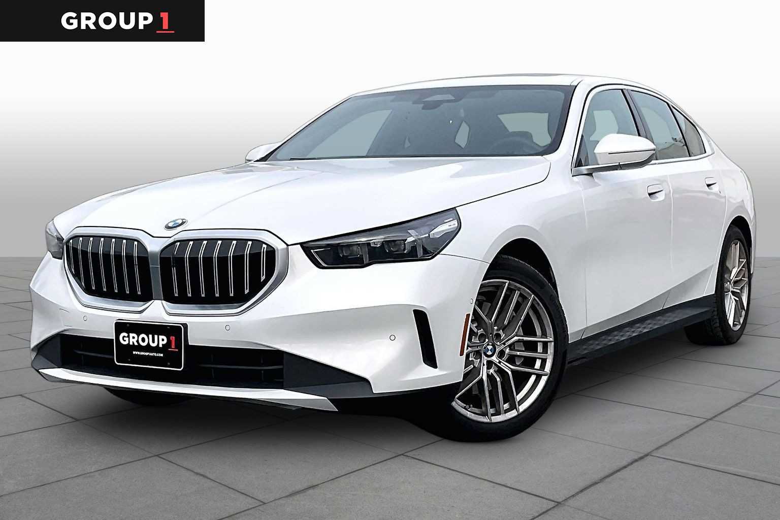 Used 2025 BMW 530i xDrive AWD/4WD image 1
