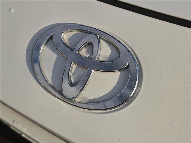Used 2025 Toyota Prius LE FWD image 30