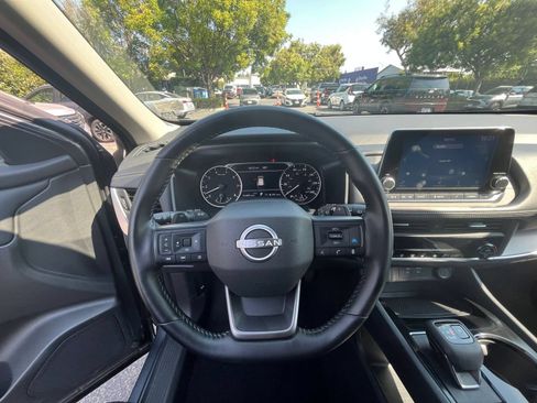 Used 2025 Nissan Rogue SV AWD/4WD image 36