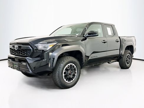 Used 2025 Toyota Tacoma TRD Off-Road image 3