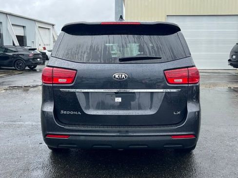 Used 2019 Kia Sedona LX image 8
