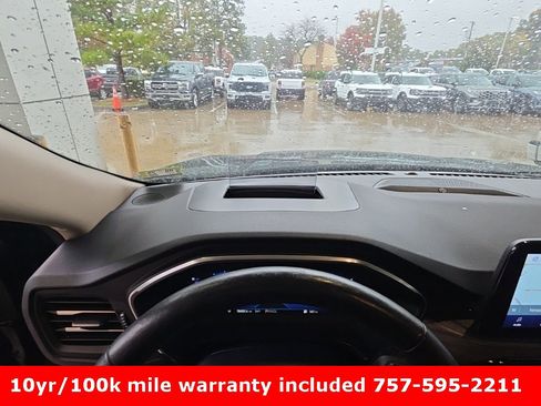 Used 2020 Ford Escape Titanium image 11