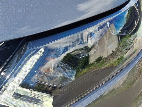 Used 2021 Nissan Rogue Sport SV image 9