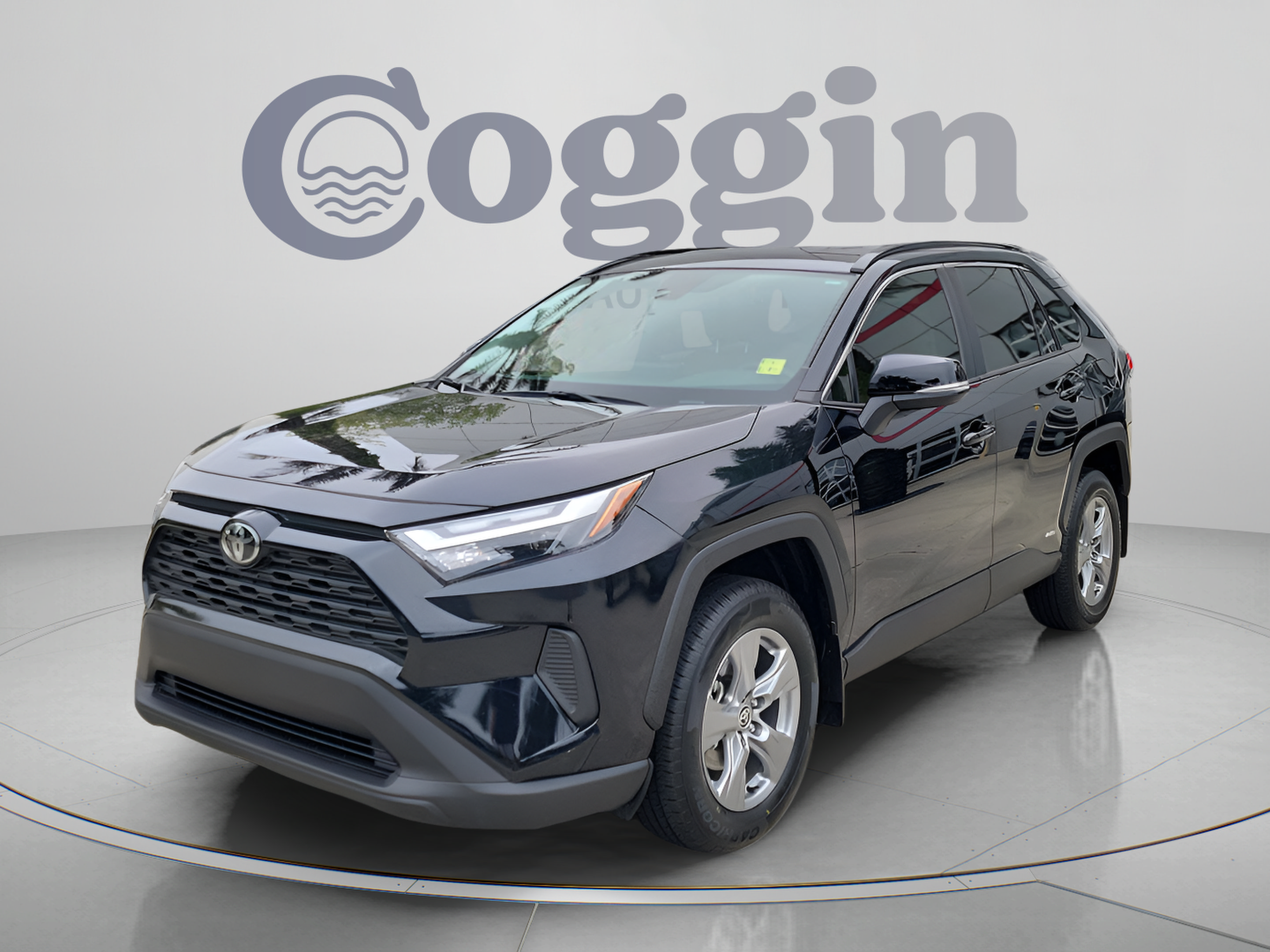 Used 2025 Toyota RAV4 LE AWD/4WD image 2