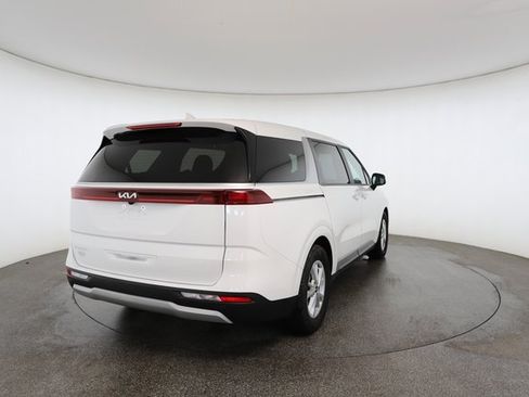 Used 2024 Kia Carnival LX image 16