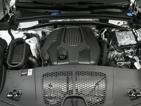 Certified 2025 Porsche Macan image 35