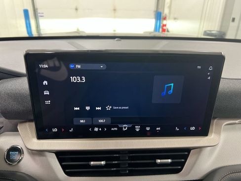 Used 2025 Ford Explorer Active AWD/4WD image 14