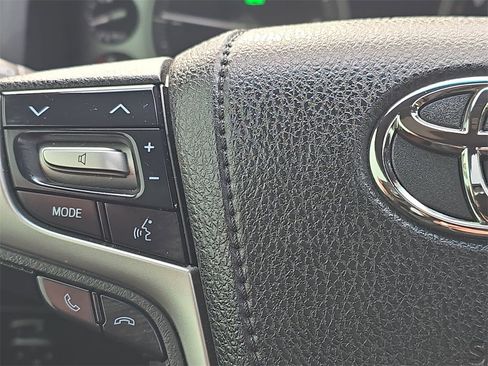 Used 2021 Toyota Land Cruiser image 17
