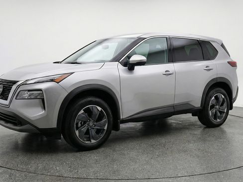 Used 2025 Nissan Rogue SV FWD image 3