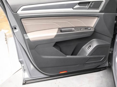 Used 2022 Volkswagen Atlas Cross Sport SEL R-Line image 23