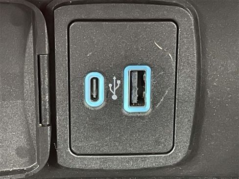 Used 2023 Ford Bronco Badlands image 23