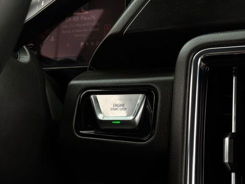 Used 2025 GMC Yukon XL Denali AWD/4WD image 26