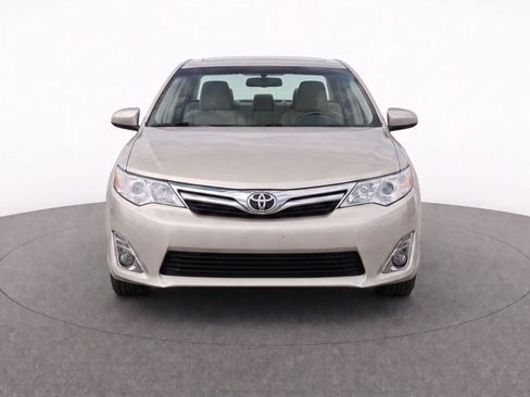 Used 2014 Toyota Camry XLE w/ Leather Package FWD image 2