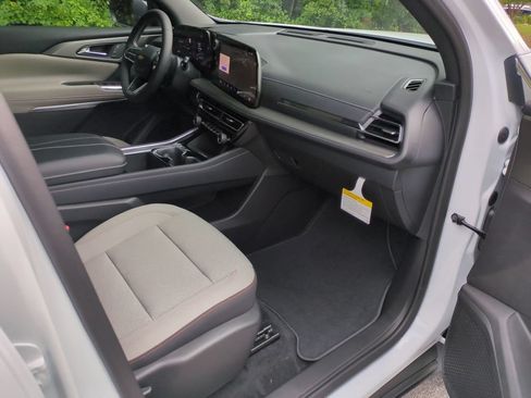 New 2027 Chevrolet Traverse LT w/ Driver Confidence Package FWD image 37