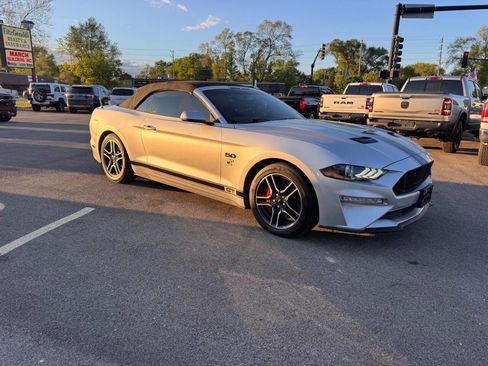 Used 2019 Ford Mustang GT Premium RWD image 26