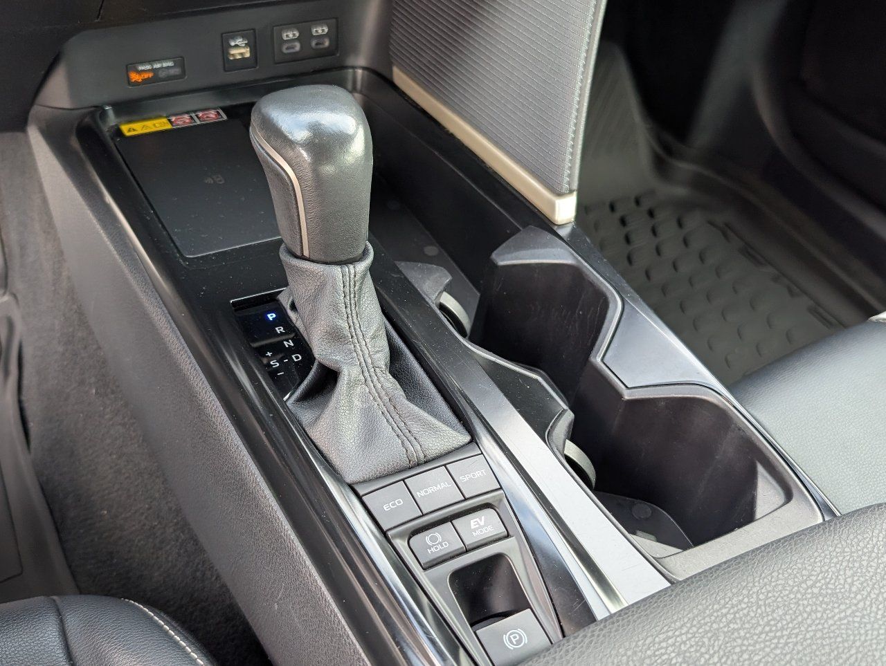 Used 2025 Toyota Camry SE FWD image 16