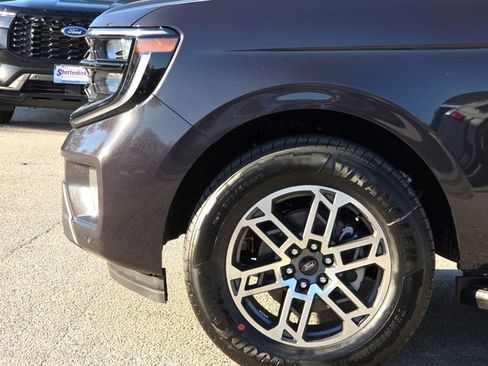New 2025 Ford Expedition Active RWD image 5