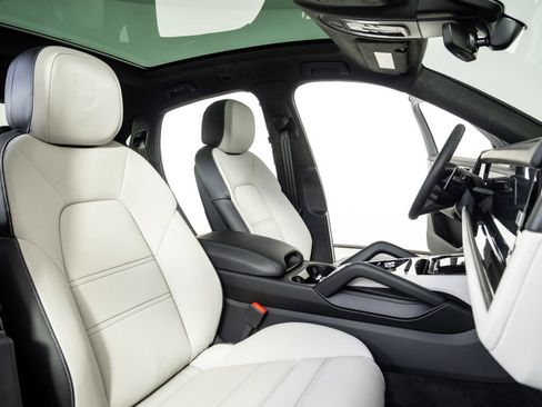 Certified 2026 Porsche Cayenne GTS image 24