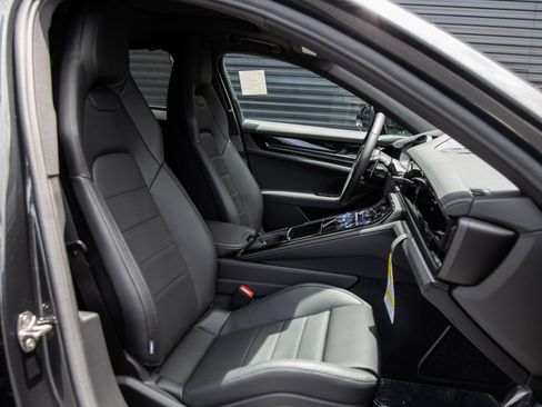 New 2026 Porsche Panamera RWD image 25