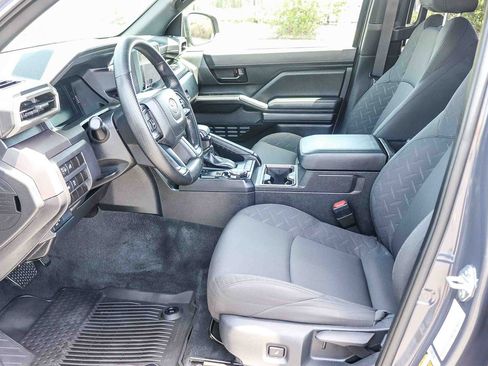 Certified 2025 Toyota Tacoma SR5 AWD/4WD image 22