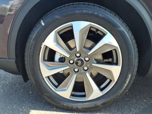 Certified 2023 Ford Escape Platinum w/ Class II Trailer Tow Package image 9