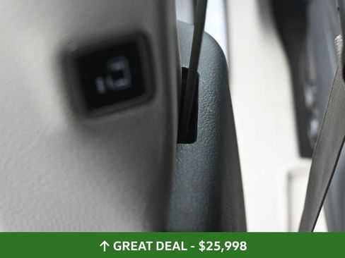 Used 2024 Chrysler Pacifica Touring-L image 19