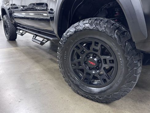 Used 2023 Toyota Tacoma TRD Off-Road w/ Black Out Package (TMS) image 21