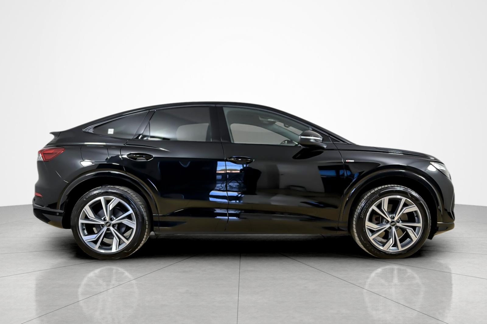 Certified 2024 Audi Q4 e-tron Premium Plus AWD/4WD image 6