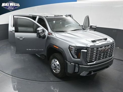 Used 2025 GMC Sierra 3500 Denali w/ Denali Reserve Package AWD/4WD image 25