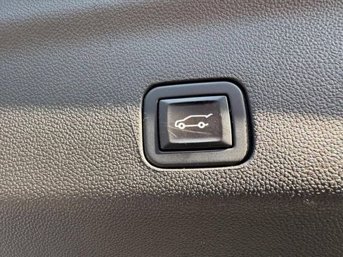 Used 2022 Chevrolet Suburban Premier AWD/4WD image 11