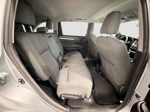 Used 2015 Toyota Highlander LE AWD/4WD image 23