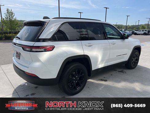Used 2024 Jeep Grand Cherokee Altitude AWD/4WD image 20