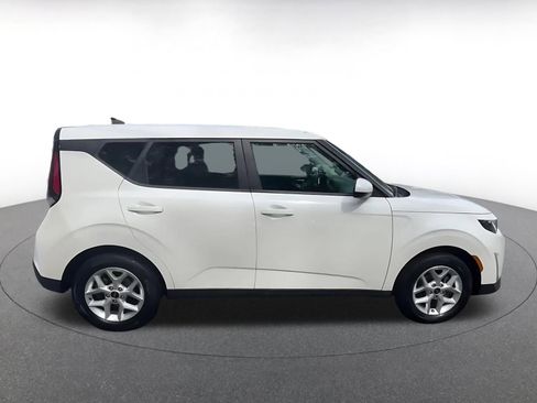 Used 2025 Kia Soul LX w/ LX Technology Package image 16