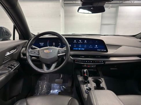 Used 2025 Cadillac XT4 Premium Luxury AWD/4WD image 9