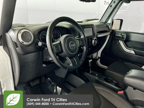 Used 2017 Jeep Wrangler Unlimited Sahara AWD/4WD image 3