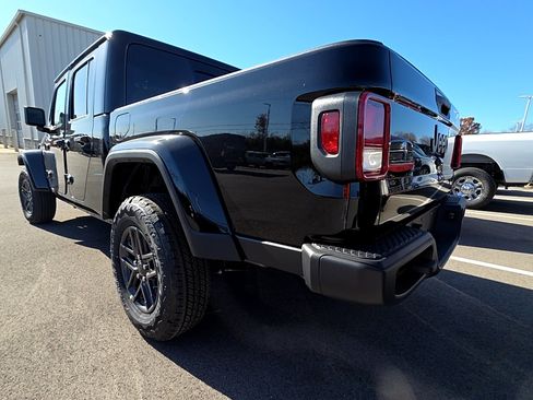 New 2026 Jeep Gladiator Sport image 8