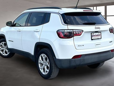 Used 2024 Jeep Compass Latitude AWD/4WD image 4