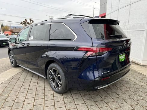 New 2026 Toyota Sienna Platinum image 3