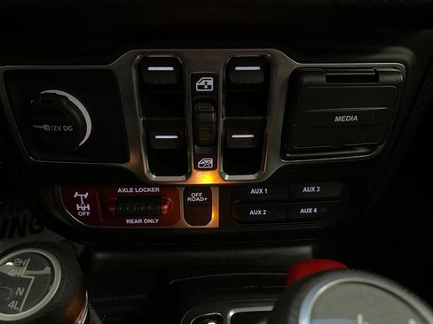 Used 2025 Jeep Wrangler Unlimited Sport AWD/4WD image 25