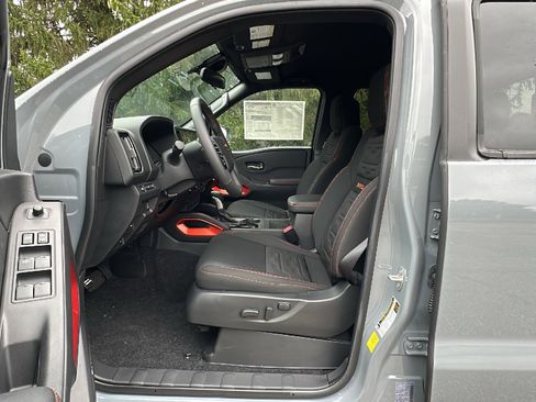 New 2025 Nissan Frontier PRO-4X w/ Pro Convenience Package image 11