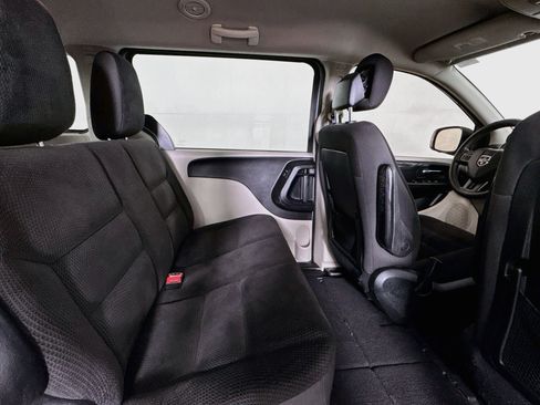 Used 2018 Dodge Grand Caravan SE FWD image 24