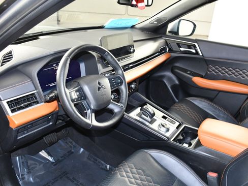 Used 2022 Mitsubishi Outlander SEL AWD/4WD image 2