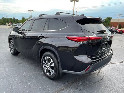 Used 2021 Toyota Highlander XLE AWD/4WD image 5