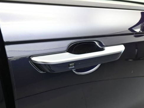 Used 2024 Kia Carnival LX FWD image 41