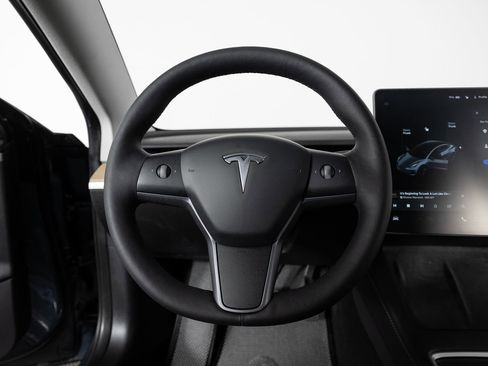 Used 2021 Tesla Model 3 Standard Range image 31