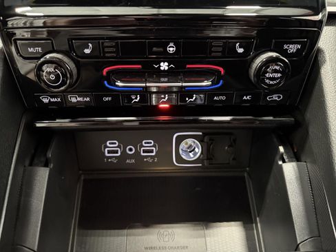 New 2025 Jeep Grand Cherokee Altitude image 18