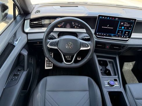 Used 2025 Volkswagen Tiguan SE R-Line AWD/4WD image 26