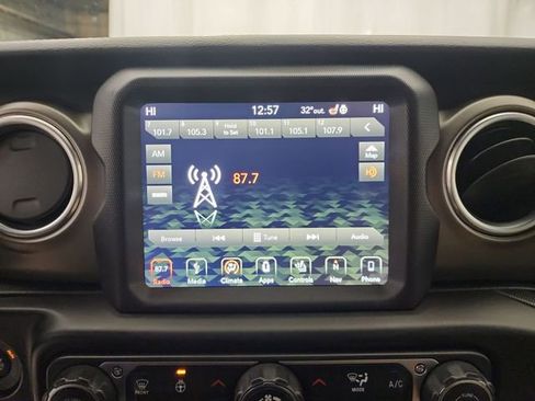 Used 2018 Jeep Wrangler Rubicon image 16