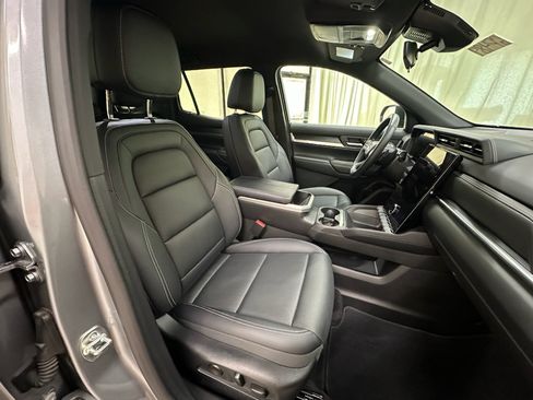 Used 2025 GMC Terrain Elevation w/ Elevation Premium Package AWD/4WD image 16