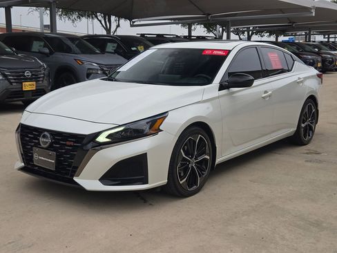 Certified 2023 Nissan Altima 2.5 SR w/ SR Premium Package FWD image 7